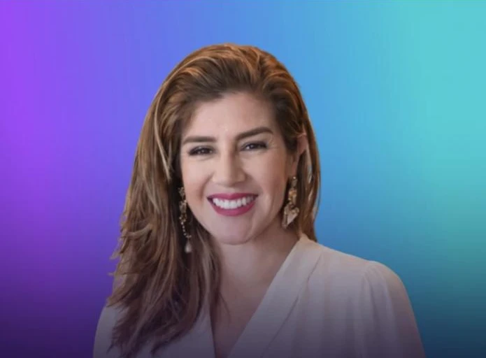 Jenny Barrera no palco da Wake Up Conferences